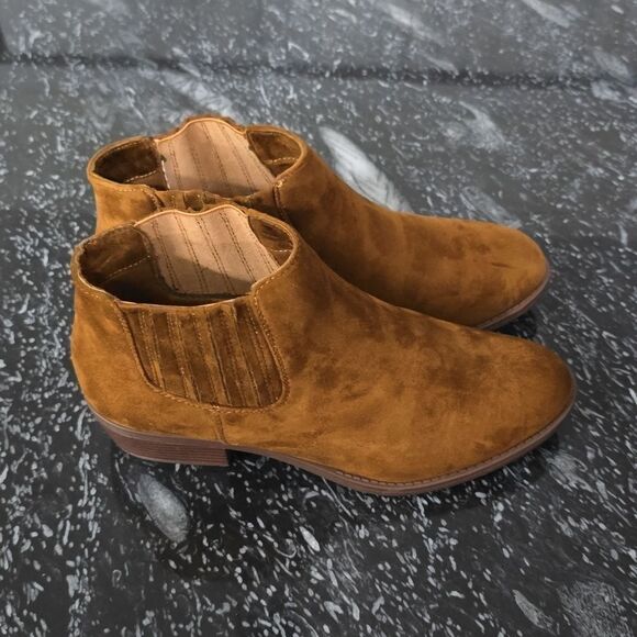 BRAND NEW SHOELAND ARLO- LOW STACKED HEEL ALMOND TOE CASUAL ANKLE BOOTIES - Picture 8 of 15